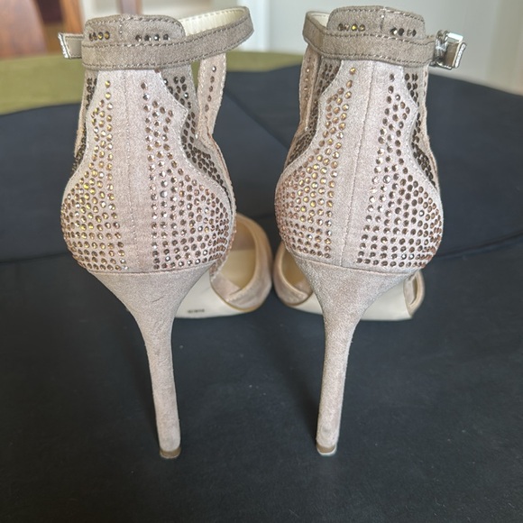 \Jessica Simpson\• Japara Jeweled Heels - Picture 3 of 10